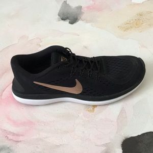 rose gold and black nike shoes